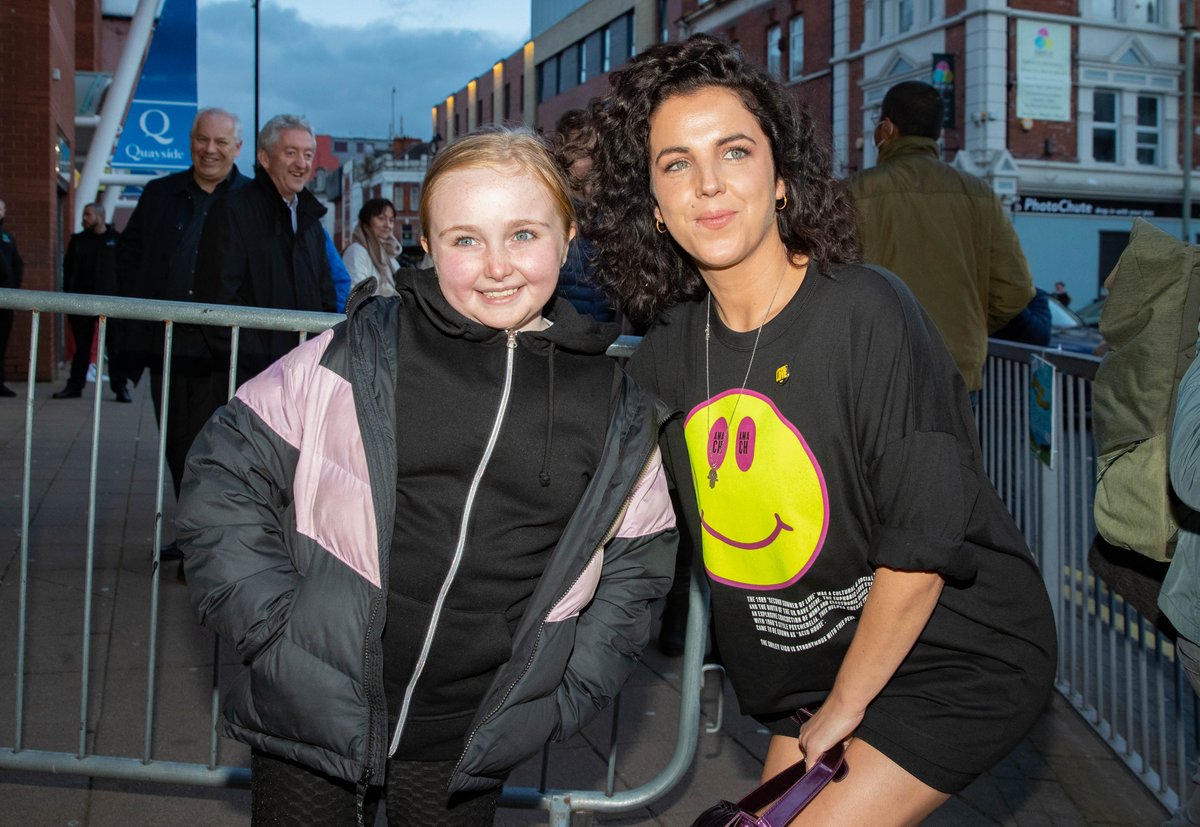 Kscott_94's tweet photo. Fans who gathered outside the Omniplex in Derry tonight got to meet the Derry Girl stars @JamieLeeOD 
and @SaoirseJackson during the launch of #DerryGirls Season 3 
@BelTel 

https://t.co/4E2ztFVUCM https://t.co/BBieNzyeuH