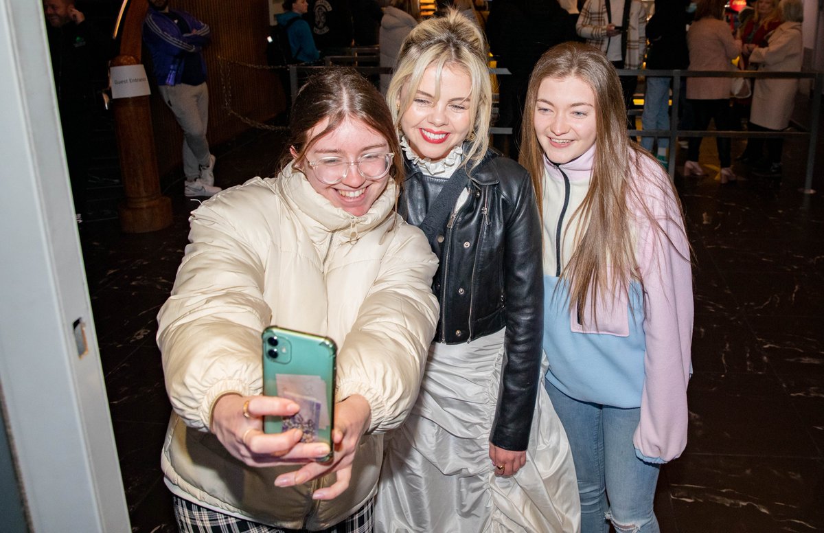 Kscott_94's tweet photo. Fans who gathered outside the Omniplex in Derry tonight got to meet the Derry Girl stars @JamieLeeOD 
and @SaoirseJackson during the launch of #DerryGirls Season 3 
@BelTel 

https://t.co/4E2ztFVUCM https://t.co/BBieNzyeuH