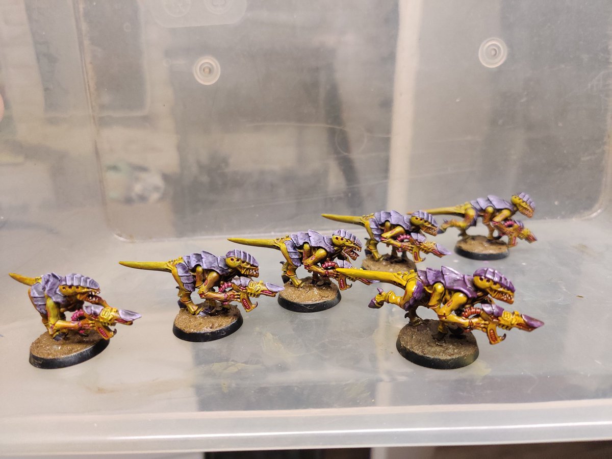 LuckAffe_'s tweet photo. Heute nochmal andere Techniken und Farben ausprobiert.
Gefallen mir so schon viel besser als die aus dem ersten Versuch.
Und es ging viel schneller. 👍
#WarhammerCommunity #warhammer40k #ForTheSwarm https://t.co/RPmQEI95TQ