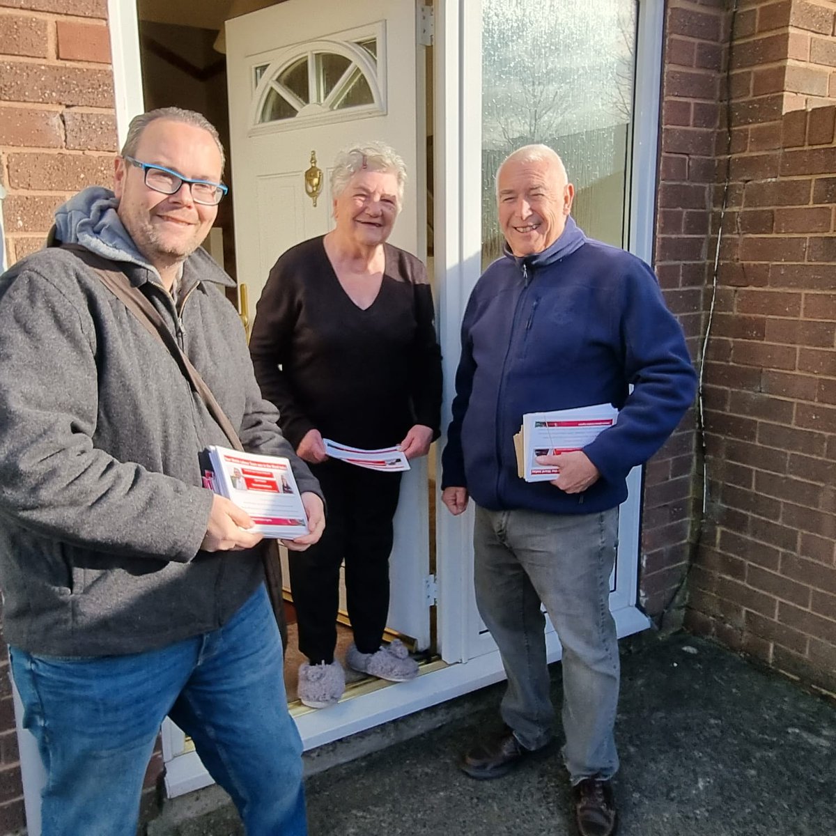 ryanogo's tweet photo. Great being out in the Community , had a lovely conversation with Pam Kindlin, remembering Vernon and talking all things Labour and our great community of Connnah's Quay , Pam also remembered my Mum when she used to live in Burton Court #cqlabour 
May 5th Vote Ryan O'Gorman https://t.co/xs3yvv0Bs1