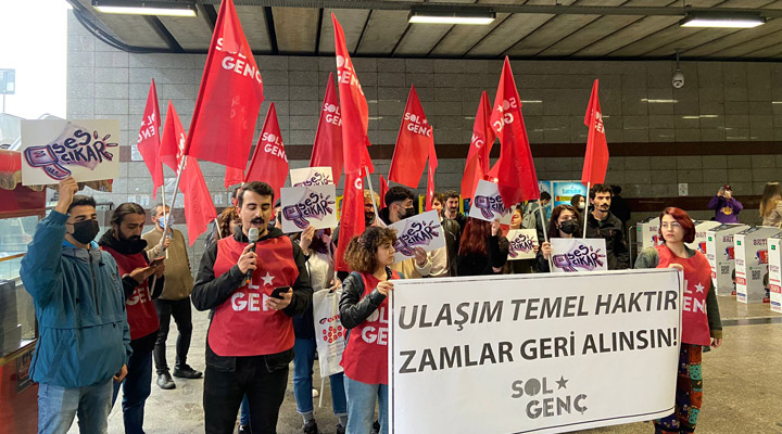 SOL Genç, İstanbul'daki ulaşım zammını protesto etti: Ulaşım temel haktır, zamlar geri alınsın! bit.ly/3Jjrzhv