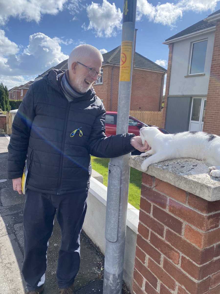 allyhaydock1's tweet photo. A very serious chat with our favourite constituents @stewartcdickson 🤝 #DicksonDonnellyEA https://t.co/6x9YWQ66nF