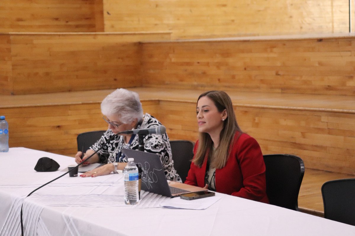 IIJUNAM's tweet photo. Iniciamos el 2do día de actividades del 2°  Seminario @ENID_IIJ Transterritorialidad, Nacionalidad y Ciudadania".

Mesa 1.
"¿Cómo podemos definir la transterritorialidad del estado nación?"
- Dra. Chantal Lucero Vargas, moderadora. https://t.co/AzJBGwtNZp