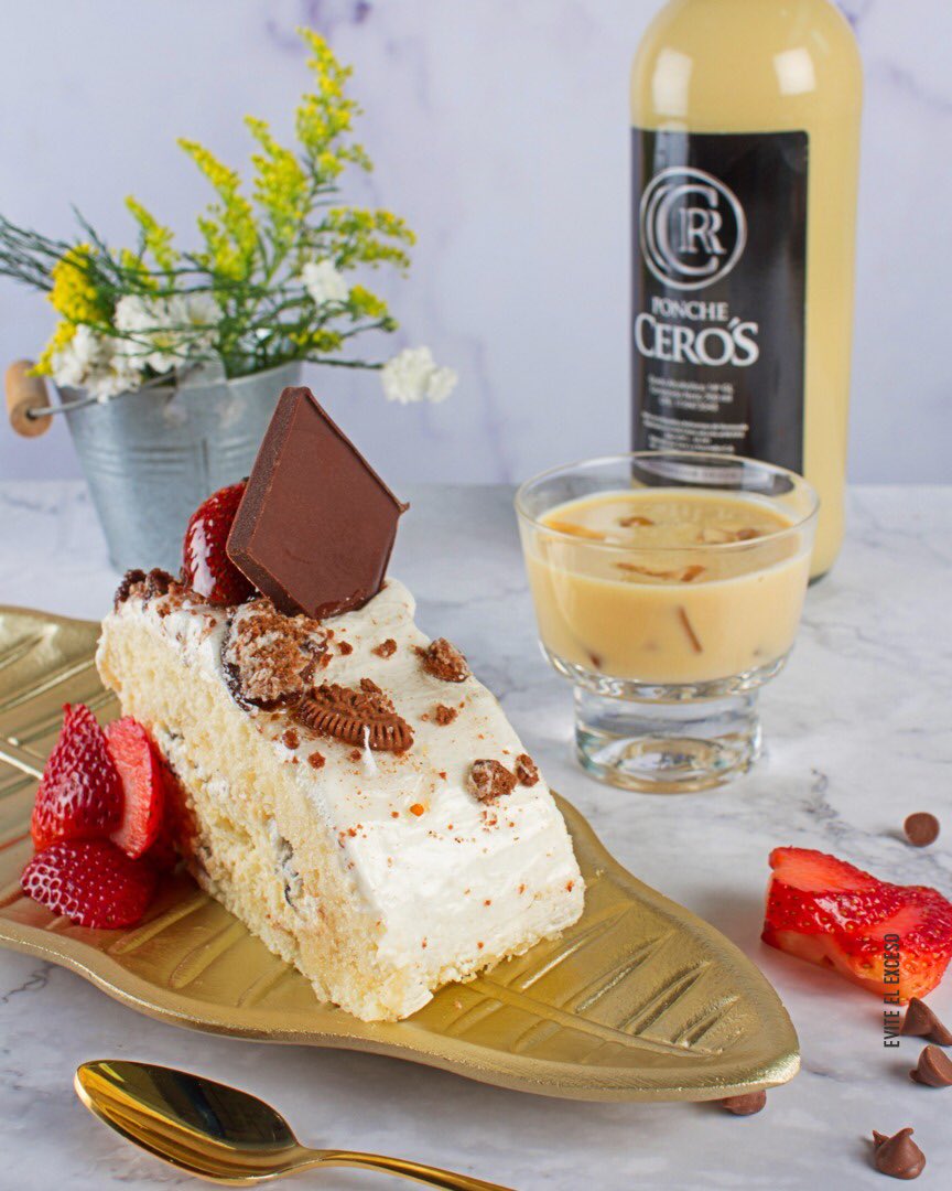 poncheceros's tweet photo. Recordatorio del día:
Tu eres tú prioridad, ten un tiempo para ti, endulza tus tardes con tu postre favorito y una copita de Cero's.🍷✨

¿Ya tienes tu Ponche o Crema de Whisky Cero's en casa?🤩
#PoncheCeros #Caracas https://t.co/zcQDVBZtus
