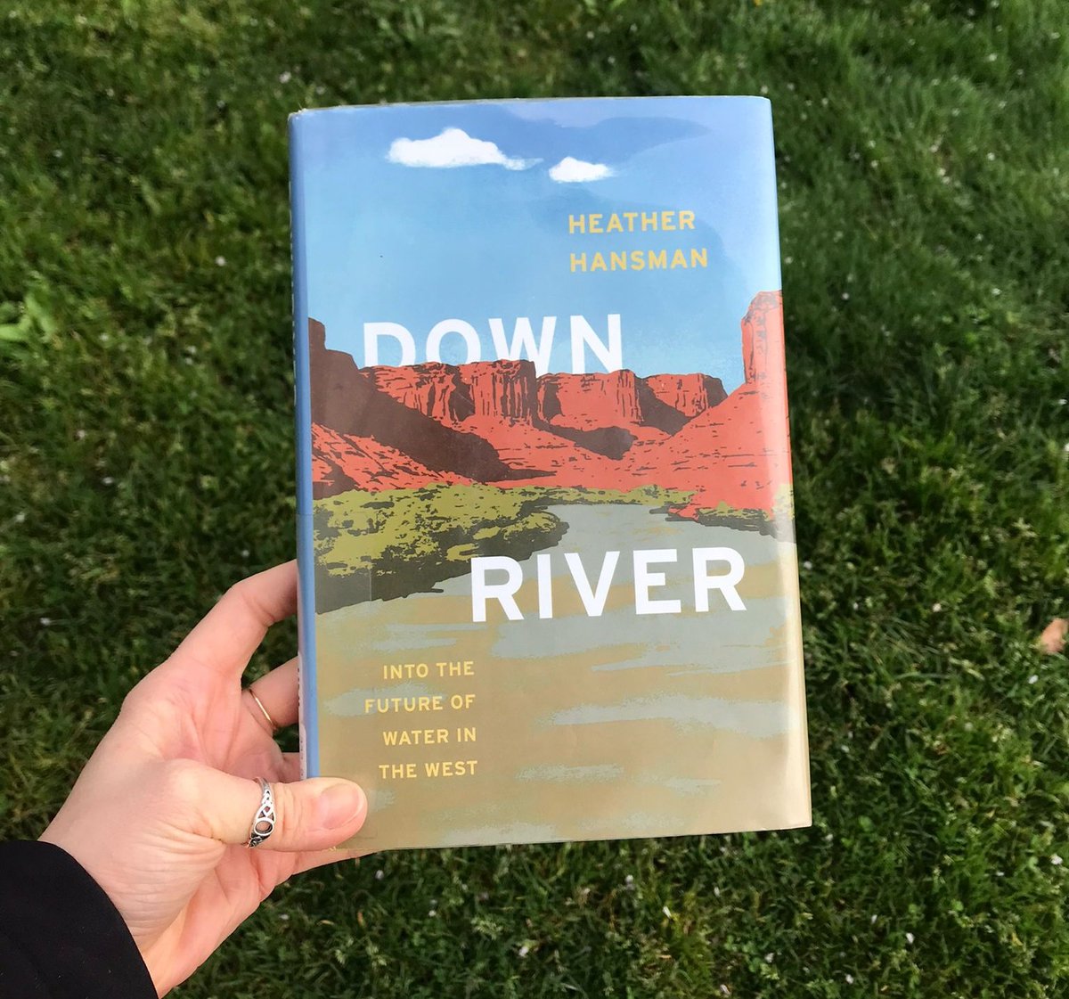 readers_pod's tweet photo. 🚨NEW EPISODE OUT NOW🚨

This month we paddle into the great unknown to discuss Down River: Into the Future of Water in the West. Join us as we dive headfirst into concerns about the Colorado River Basin and talk river vacays: https://t.co/b7AwckChAn https://t.co/FGHh8o67nX