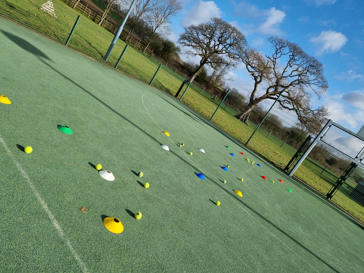 rhodcricedcoach's tweet photo. Diwrnod dal pêl yn Ysgol Bancyfelin gyda bl. 3 - 6 heddiw fel rhan o gynllun @Chance2Shine @CricketWales #ferociousfielder #superstriker #coolcatcher https://t.co/sTZwVCaFI3