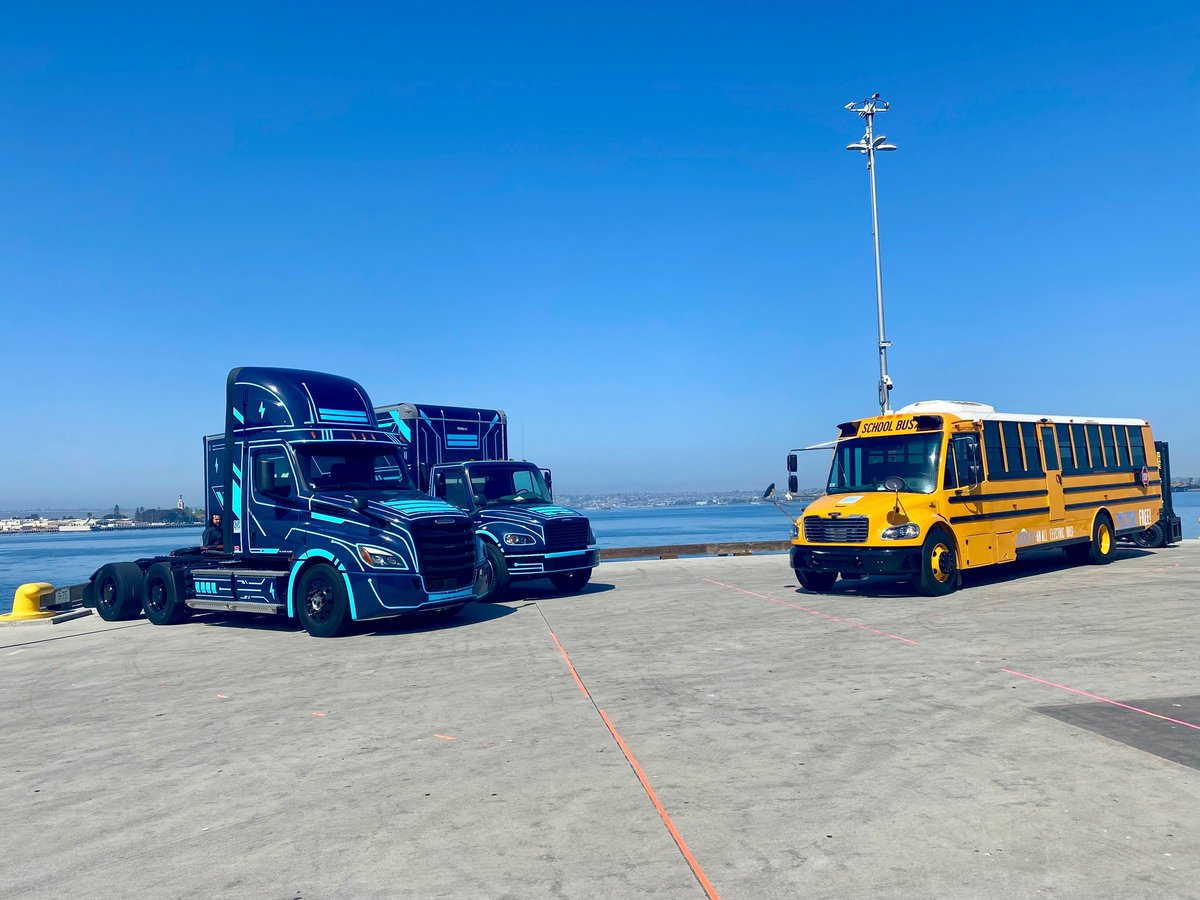 VelocityTrucks's tweet photo. Velocity is proud to participate in SDG&E’s EV Fleet Day! Showcasing our eCascadia, eM2, and the all electric Jouley bus! #SanDiegoGasandElectric @SanDiegoGasandElectric #sdge @sdge #velocitytruckcenters #buswest #thomasbuiltbuses #freightliner https://t.co/tKq3HmhTIO