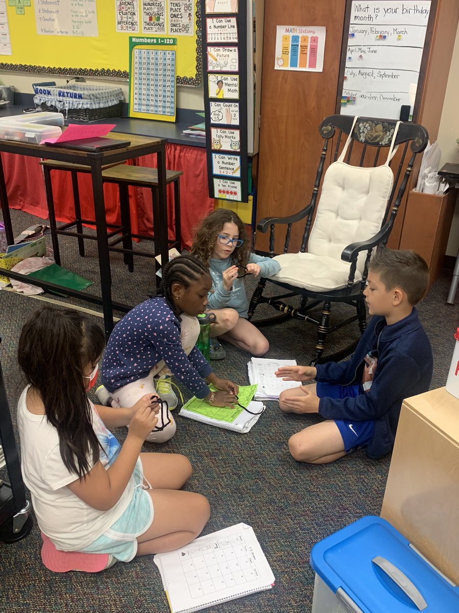 mrs_winters2's tweet photo. We had to stretch our minds to create 3D shapes from pipe cleaners by using described attributes!!  We rocked it y’all!! #3rdgradeherewecome @DeretchinCISD https://t.co/EIOnaOwWrA