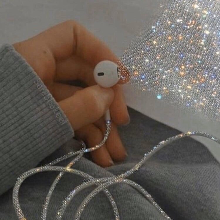 likemagicvinyl's tweet photo. what ariana grande song is this ? https://t.co/l6BM7C0lV2