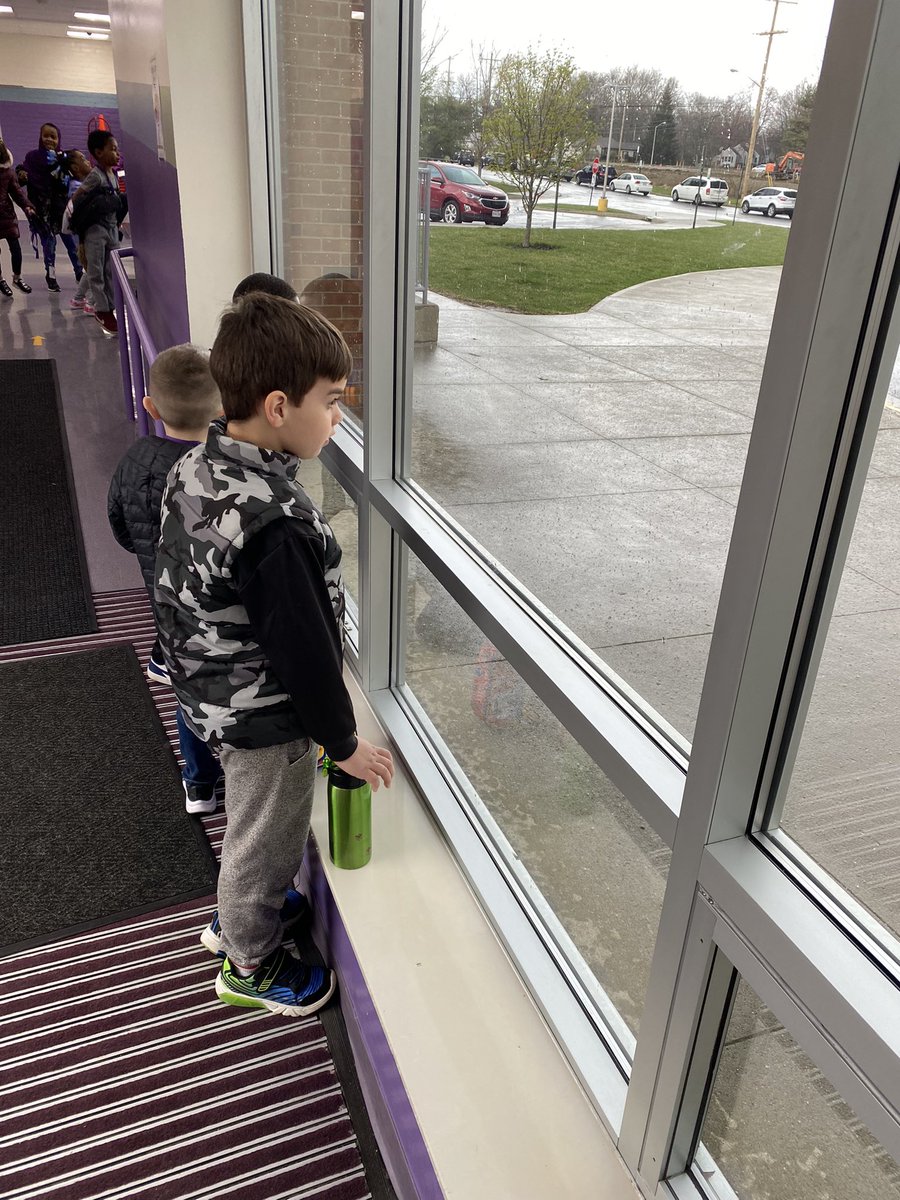 kinderdeiderich's tweet photo. A perfect real life follow up to our weather unit…watching and learning what hail is @RoseHill43068   #reynproud https://t.co/0I58CTuMKZ