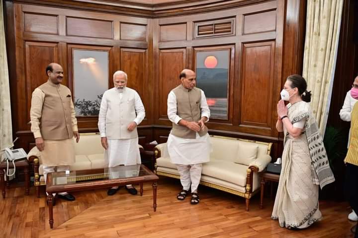 VishalDungdung1's tweet photo. कुर्सी छोड़कर खड़ा तो आज का प्रधानमंत्री भी होते है साहब...@CSF_PALAMU @CSF_Goa @CSF_Mander @CSFnorth @CSF_CO @CSF_MP @RajaStg @CSF_CH @csf_Mumbai @CSF_RJ @_AltafAnsari @DivyaSpeakOn @bhagwanmeena53 @SCongess @bhaskar_iyc @irfankhan_IYC @Kamlesh_IYC @RajendraDudi4 @IYCJharkhand https://t.co/Ik3fIkpGwl