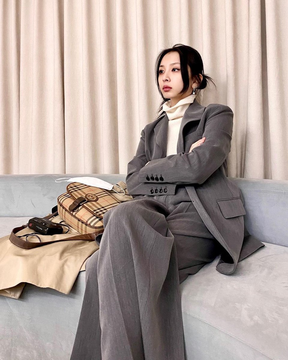 jiwooarchive's tweet photo. jiwoo in suit yes that's the tweet https://t.co/76PBugslgm
