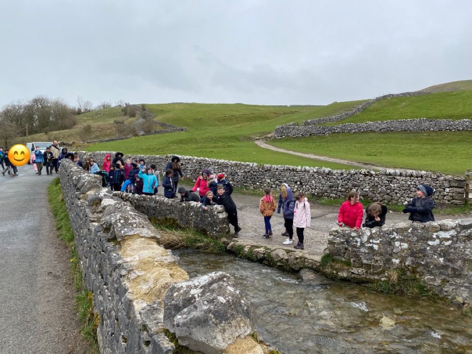 FlanshawJIN's tweet photo. Our Year 3/4 children are having an amazing time in Malham for their residential! #activeants π https://t.co/LZZPs6XzwE