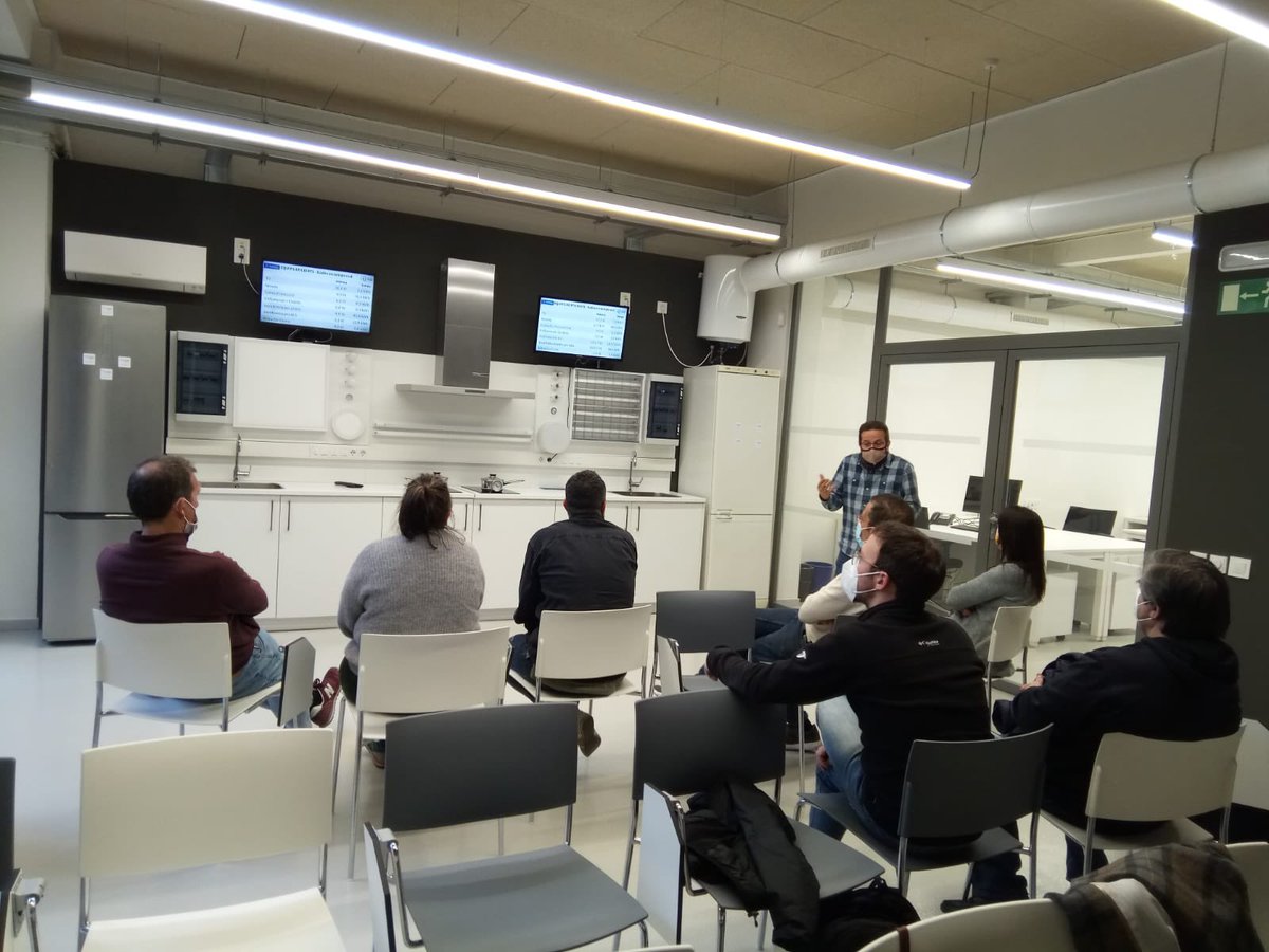 InsDali's tweet photo. Aquesta setmana part del nostre professorat ha visitat la Casa de l'Energia. Hem pres nota de tot el que podem fer per tal de reduir el consum energètic. Aquest és el camí! @casaenergiaelprat @ajelprat #transicióenergètica #canvidemodel https://t.co/FiG5GOf7YY