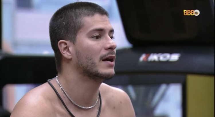 centralreality's tweet photo. DG: Eu verbalizei ‘tô feliz porque o Arthur saiu?’ … Tô feliz porque cheguei no TOP8… Tô feliz pelo momento que estou vivendo. Não é sobre você. 

Arthur: Pontos de vista diferente. Eu jamais faria isso se você ou PA tivesse saído. #BBB22 https://t.co/c7P9XoMX9m