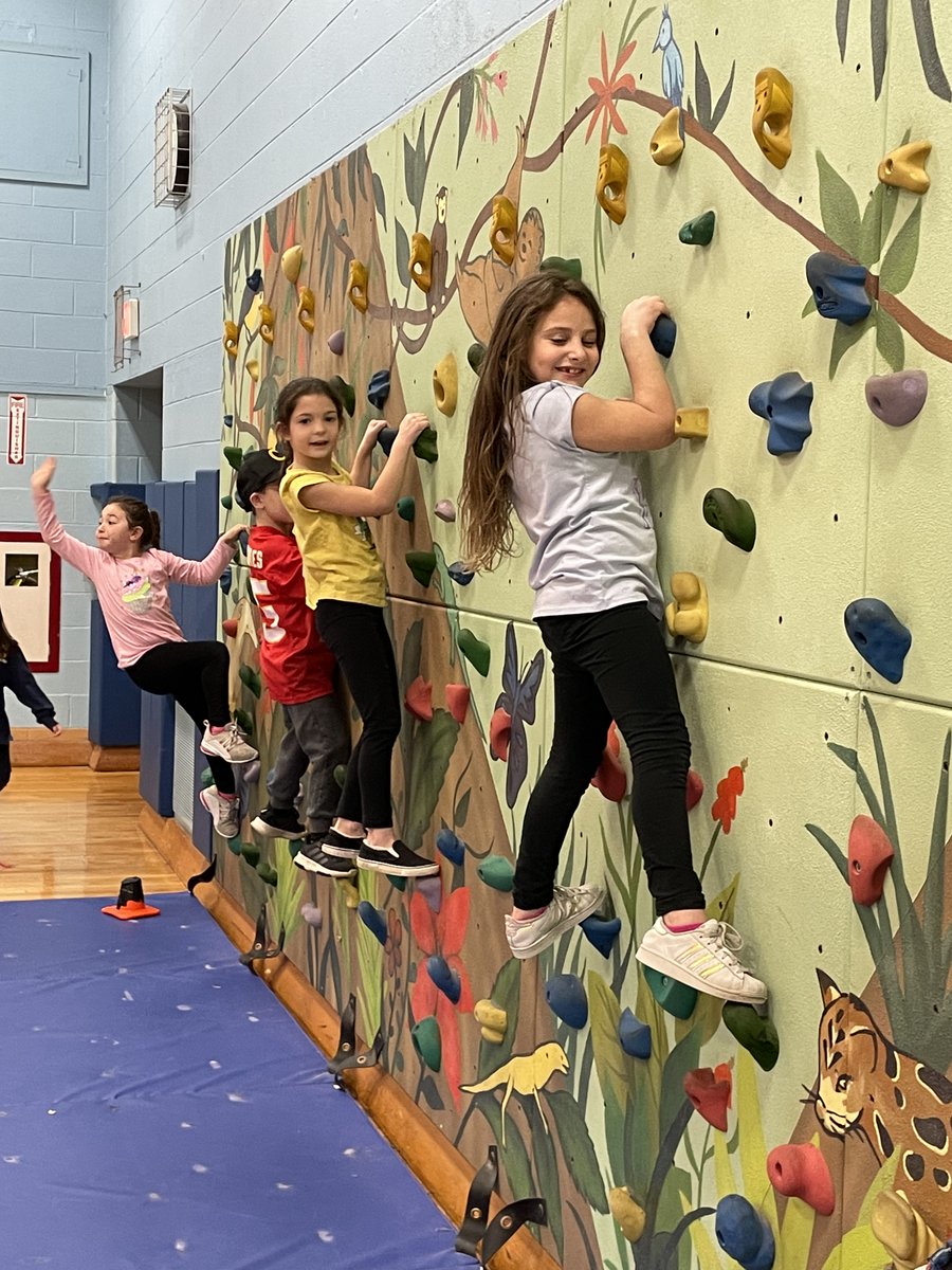 CommackSchools's tweet photo. Everyone had a great time at the #IndianHollow First Grade Game Night!
#GameNight #CommackSchools #MrsFox https://t.co/eXoREOCjIm