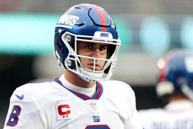 1SportsTalk101's tweet photo. Daniel Jones single games with a QB Rating above 110 year-by-year:

2019            4
2020           0
2021            0 https://t.co/4vpilFJxW8