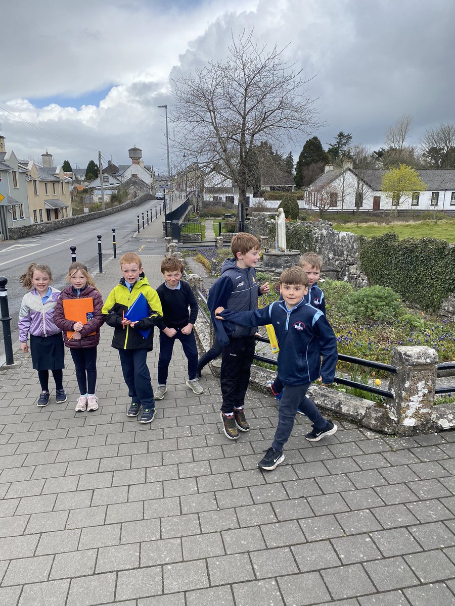 Ms_Power1's tweet photo. @ns_quin Rang a haon agus a dó had great fun today on our nature walk, searching for minibeast and spring flowers 🪳🐞🦋🌷 https://t.co/L95FYmjEDJ