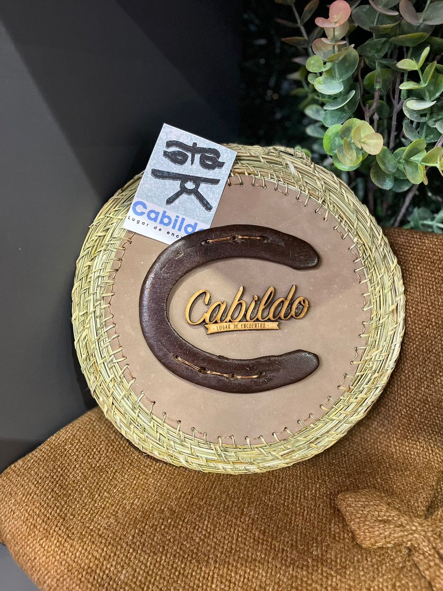 ValparaisoReg's tweet photo. ¡Hoy en el último día de la Feria #wtmlat entregaremos trabajos realizados por artesanos de #Quillota, #Cabildo y #LaLigua! 🤩
Gracias a los municipios, gobernanzas y @sernatur_valpo por ayudarnos a traer los hermosos trabajos de nuestros/as artesanos/as de #ValparaisoRegion https://t.co/nrZiuhrlEG