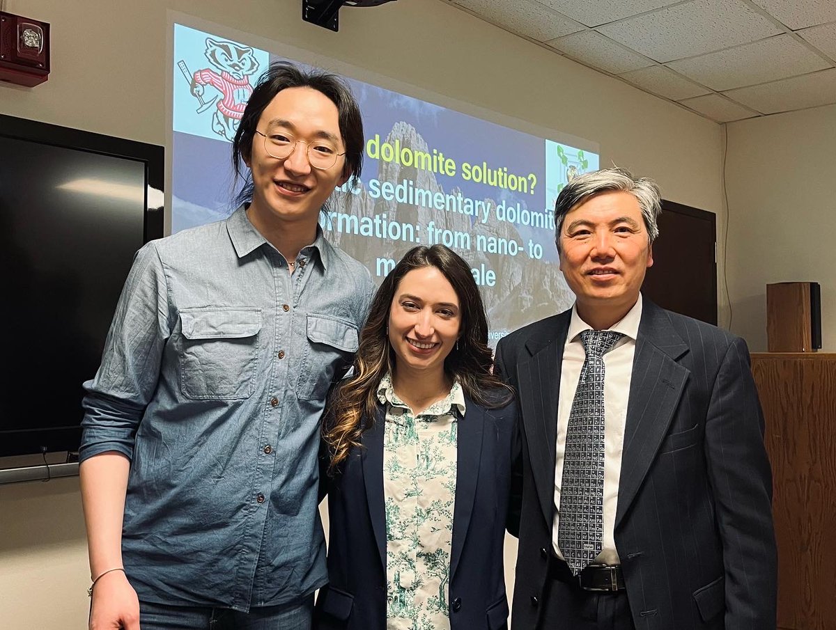 geobadgers's tweet photo. Congrats to Dr. Yihang Fang (@FangYihang) who successfully defended his dissertation on dolomite yesterday! https://t.co/8EyJ41rmxR