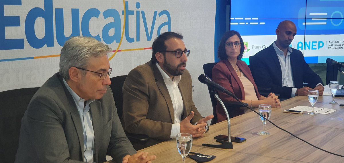 [AHORA] ANEP y @Plan_Ceibal presentan el monitor de centros, una herramienta que permite a los equipos de dirección tomar decisiones de gestión sobre la base de datos construidos a partir de la combinación de información de ANEP y Plan Ceibal