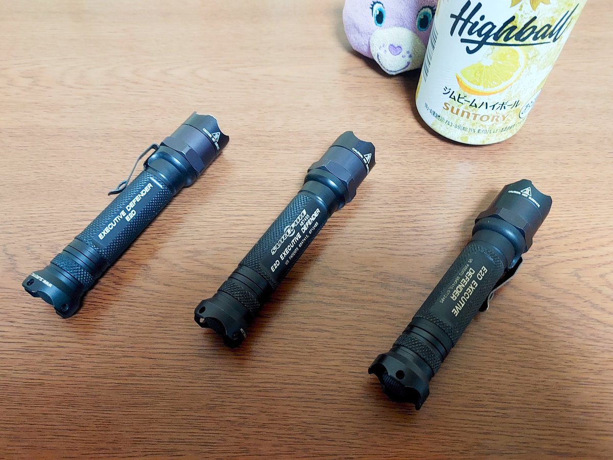 hg4eHPzmvVIEmWD's tweet photo. #FlashLightFriday #SUREFIRE #E2D #ExecutiveDefender #シュアファイア
L to R E2D ExecutiveDefender 1st(NoPat,3FratBody,PyrexDomeLens,MN03XenonBulb),2nd(SingleSideEngraving,2RoundBody,PyrexDomeLens,MN03XenonBulb),3rd(3RoundBody,PyrexFlatLens,MN03XenonBulb) https://t.co/P0VBi02Els