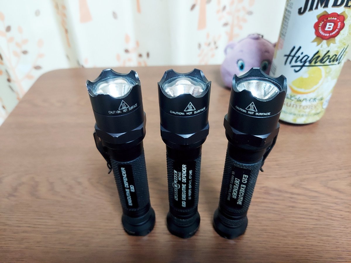 hg4eHPzmvVIEmWD's tweet photo. #FlashLightFriday #SUREFIRE #E2D #ExecutiveDefender #シュアファイア
L to R E2D ExecutiveDefender 1st(NoPat,3FratBody,PyrexDomeLens,MN03XenonBulb),2nd(SingleSideEngraving,2RoundBody,PyrexDomeLens,MN03XenonBulb),3rd(3RoundBody,PyrexFlatLens,MN03XenonBulb) https://t.co/P0VBi02Els