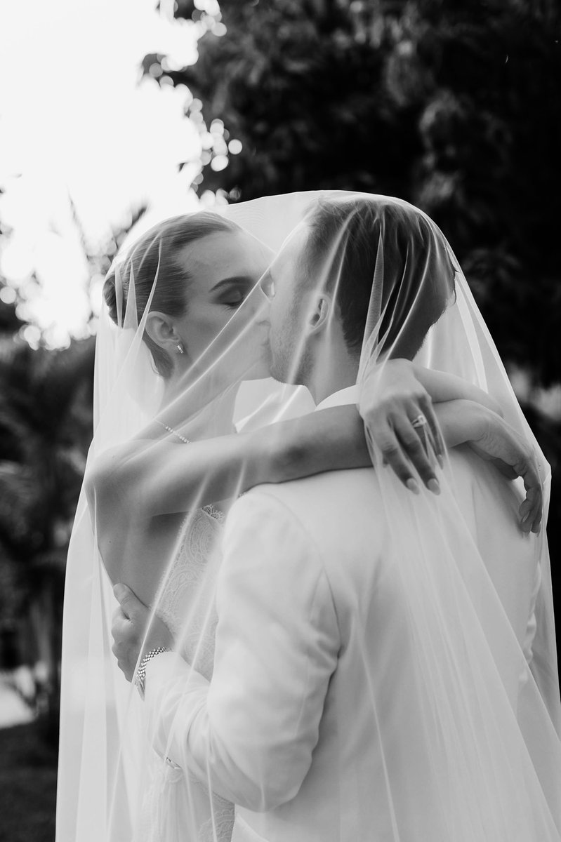 bohnes's tweet photo. WE DID THE DAMN THING 🖤🤍 @JosephinSkriver https://t.co/iuOI5l554z