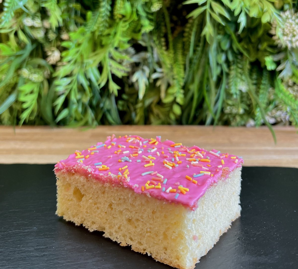 bobaandcouk's tweet photo. NEW CAKE ALERT - Boba &amp; Co brings to you a Pink School Cake 🍰

A nostalgic classic, fluffy vanilla sponge cake topped with pink icing and sprinkles 

It can also come with a serving of custard 

Come in to satisfy your sweet cravings! https://t.co/Wg0QVZGDm5