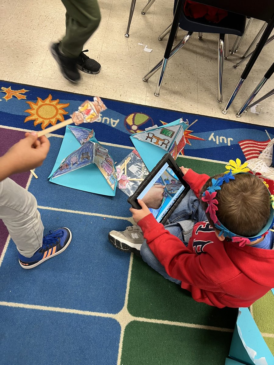 Mrs_andrz's tweet photo. A student called these โDrama-Ramasโ and that is obviously the perfect name! Students retold fairy tales with their own puppet theatres and recorded each other performing! #rootedcoloniesnorth #rootedCNE @nisdelemelar @NISDCNE https://t.co/oMaR1zurcd