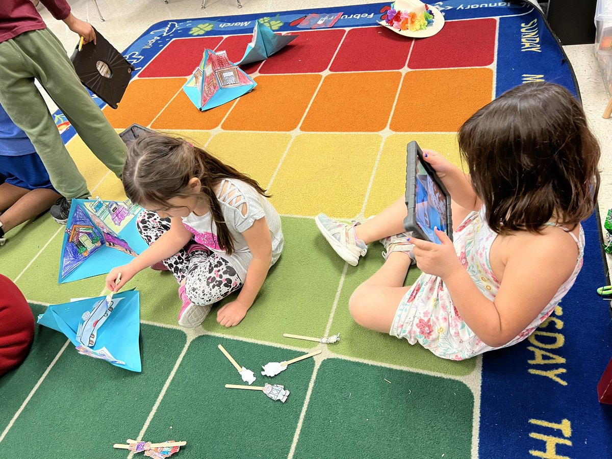 Mrs_andrz's tweet photo. A student called these โDrama-Ramasโ and that is obviously the perfect name! Students retold fairy tales with their own puppet theatres and recorded each other performing! #rootedcoloniesnorth #rootedCNE @nisdelemelar @NISDCNE https://t.co/oMaR1zurcd