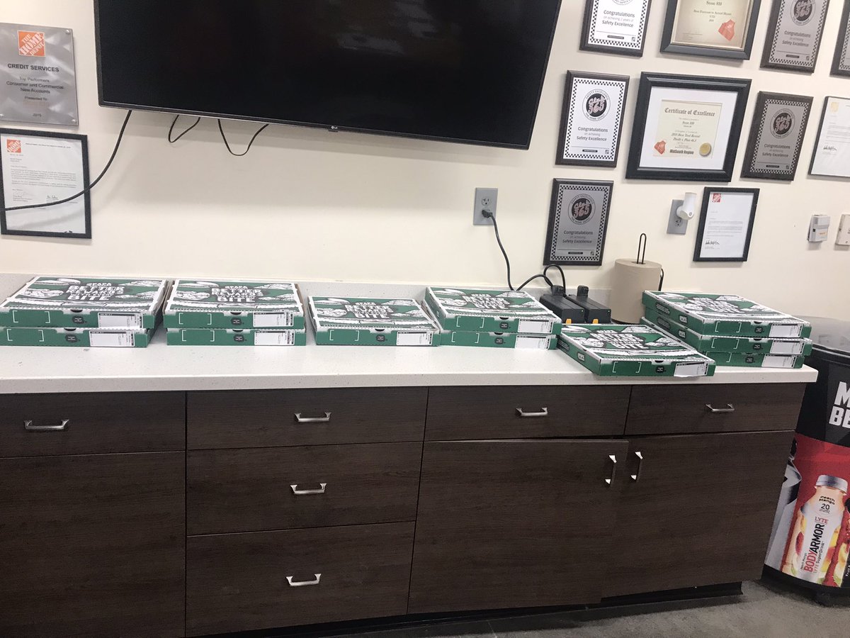 We have  great FUN calendar <a href="/0810/">candy</a> PIZZA day (plus boss is off great mixture) <a href="/randyhaynie/">Randy Haynie</a> <a href="/DANI_C_CLARKE/">Dani Clarke Ultiverse⚡️🐑</a>