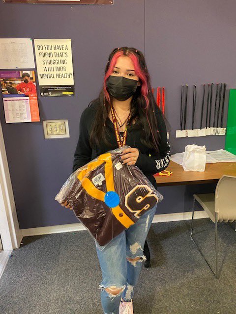 SolorioWC's tweet photo. Congrats to Daira G and Ivonne V for 2nd place in the writing center poetry contest. 🐐🐐🎉🎉🎉 https://t.co/OTWS5dpaUN