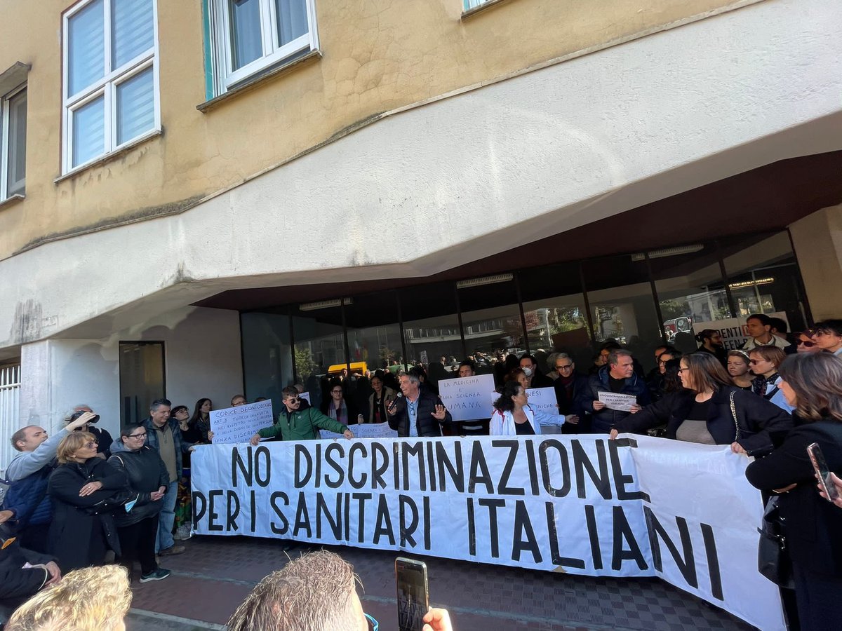 ItMagnitudo's tweet photo. 🔴 PIENA SOLIDARIETÀ AI SANITARI ITALIANI “Non accettiamo discriminazioni” @ItMagnitudo dalla vostra parte #Ucraina #Sanitari https://t.co/bAxvFHPldK