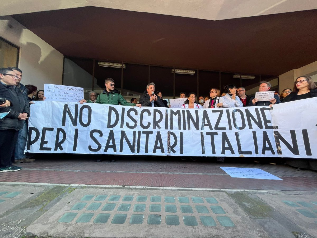 ItMagnitudo's tweet photo. 🔴 PIENA SOLIDARIETÀ AI SANITARI ITALIANI “Non accettiamo discriminazioni” @ItMagnitudo dalla vostra parte #Ucraina #Sanitari https://t.co/bAxvFHPldK