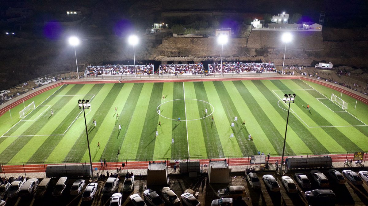 bladihqana's tweet photo. إيمانًا بأهمية المحافظة على أوقات الشباب في شهر رمضان المبارك ودعماً للرياضة والرياضيين #بلدية_قنا تنظم بطولة رياضية لكرة القدم على ملعبها الجديد وبمشاركة ١٦ فريق ، هذا وتشهد البطولة حضور جماهيري كثيف منذ انطلاقة البطولة . https://t.co/WMXtpeMn2m