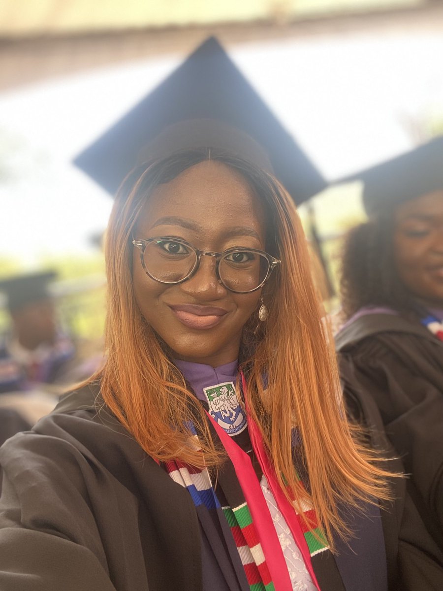 Lynnkay94's tweet photo. Ladies and gentlemen, reintroducing Dr E.H Kamara👩🏾‍⚕️ It’s been 8years of hard work, dedication and God’s grace. https://t.co/wuG8Nan8E4.B bagged💃🏽 Ready for the next phase! https://t.co/K1br1AfcIh