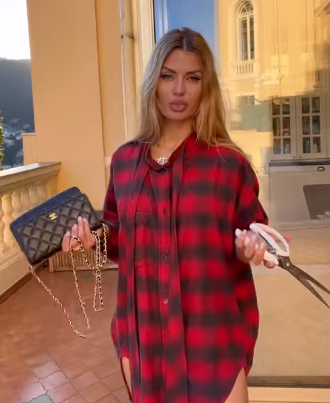 guestofaguest's tweet photo. Why Russian Socialites &amp; Influencers Have Been Cutting Up Their Chanel Bags: https://t.co/57nsNW1uV6 https://t.co/MkAhN34UYi