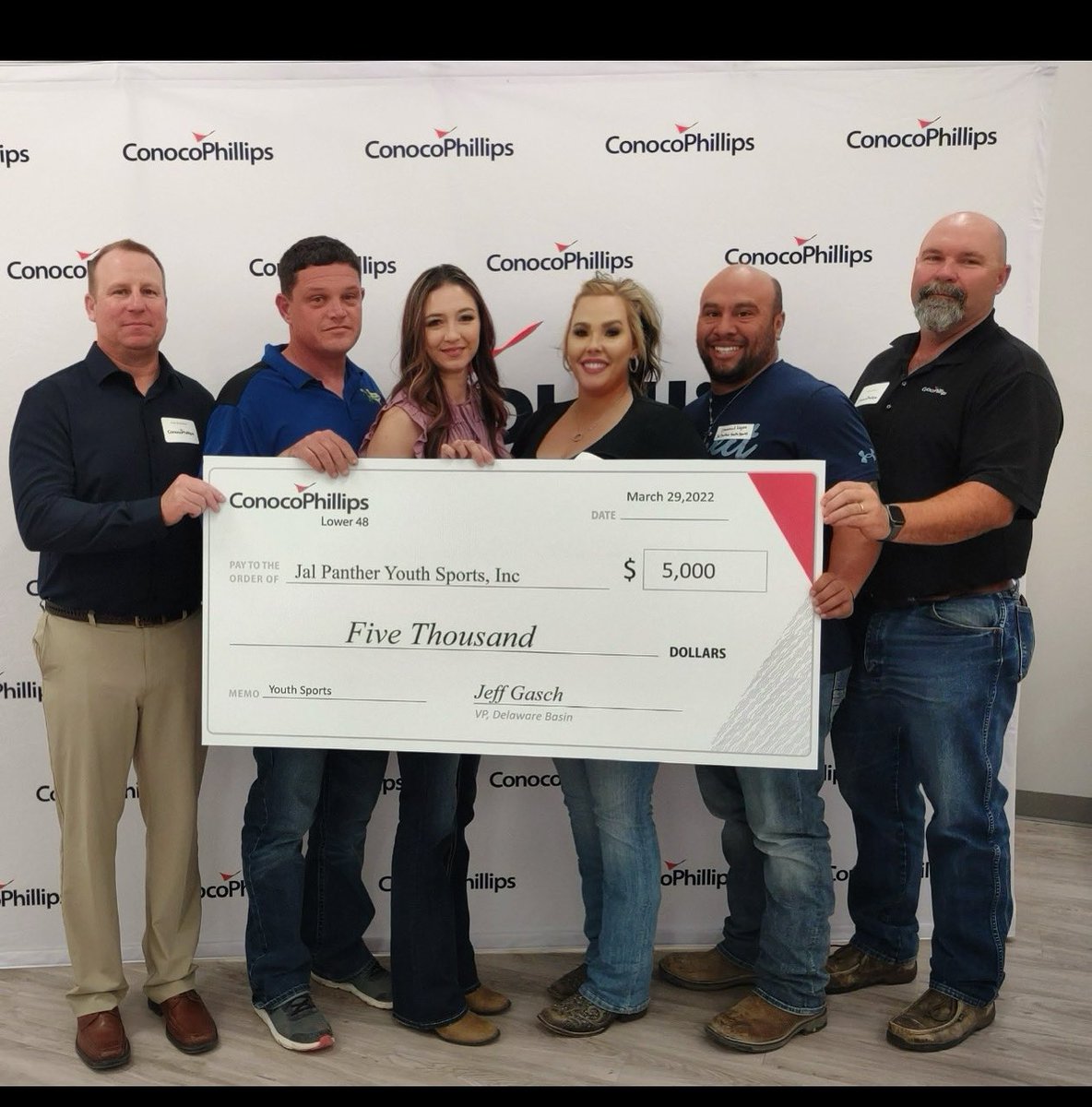 kaylalujan's tweet photo. We would like to thank @conocophillips for all the support that they have given to JPYS!! Without their help, our program definitely wouldn’t be as successful as it is today! So from the bottom of our hearts, THANK YOU! #JPYS #HelpingKids #YouthSports https://t.co/8g3XatOBua