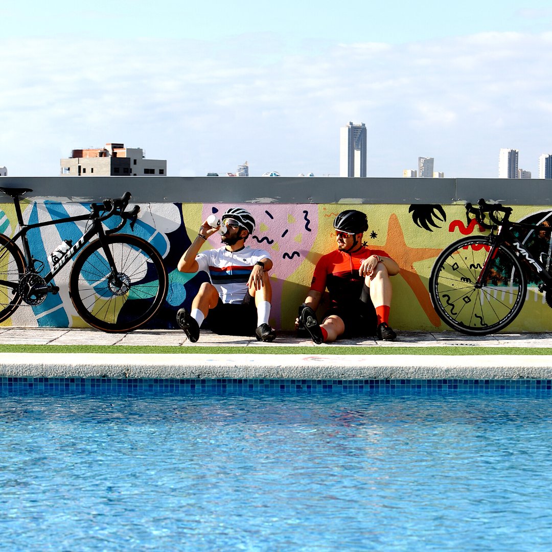 ☀️¿Hay mejor forma de disfrutar del clima y las vistas de Benidorm que a pedales? ☀️

¡En Hotel La Estación contamos con un espacio Bike Friendly que te pone todas las facilidades para que disfrutes de tu viaje sobre ruedas! 🚲