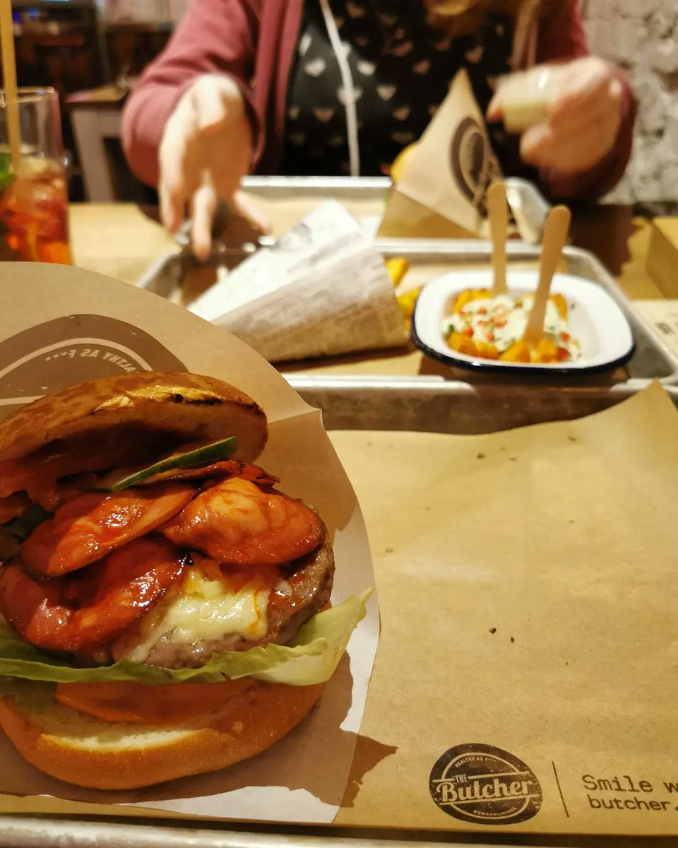 WorldComplete1's tweet photo. Day 1 in #Switzerland. Early flight, walk around Zurich / Lake Zurich to a totally #uselessmachine before finishing at a superb #burger joint (#thebutcher)

#WritingCommunity #Travel #SUI #trip #zurich #fun #holidayphotos #travelphotography #travelling #mountains #LakeZurich https://t.co/oZa24acJOY