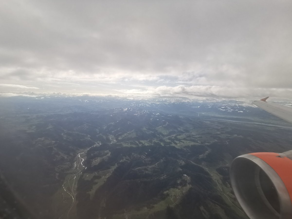 WorldComplete1's tweet photo. Day 1 in #Switzerland. Early flight, walk around Zurich / Lake Zurich to a totally #uselessmachine before finishing at a superb #burger joint (#thebutcher)

#WritingCommunity #Travel #SUI #trip #zurich #fun #holidayphotos #travelphotography #travelling #mountains #LakeZurich https://t.co/oZa24acJOY