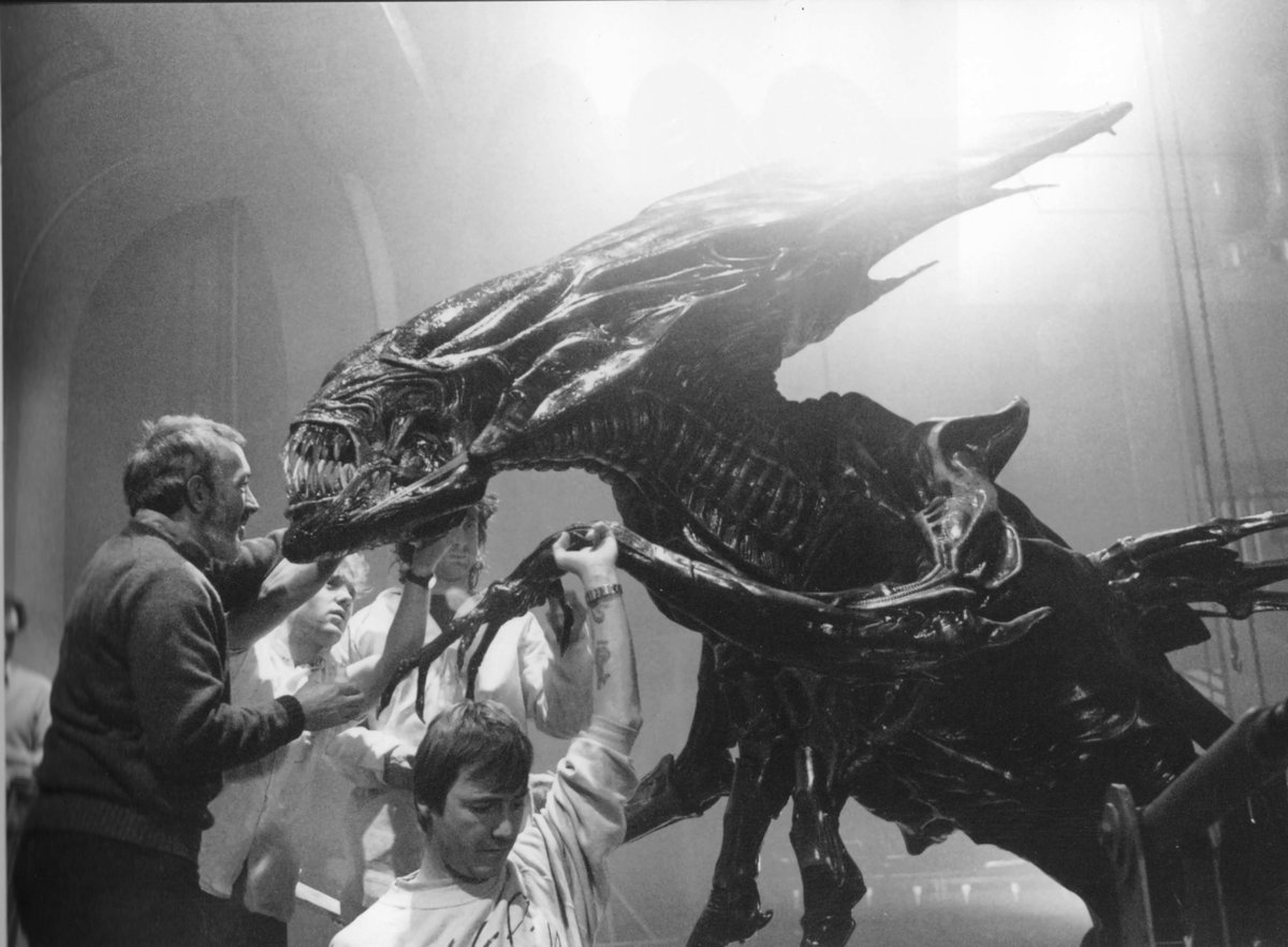 Alien vs. Predator Galaxy tweet media