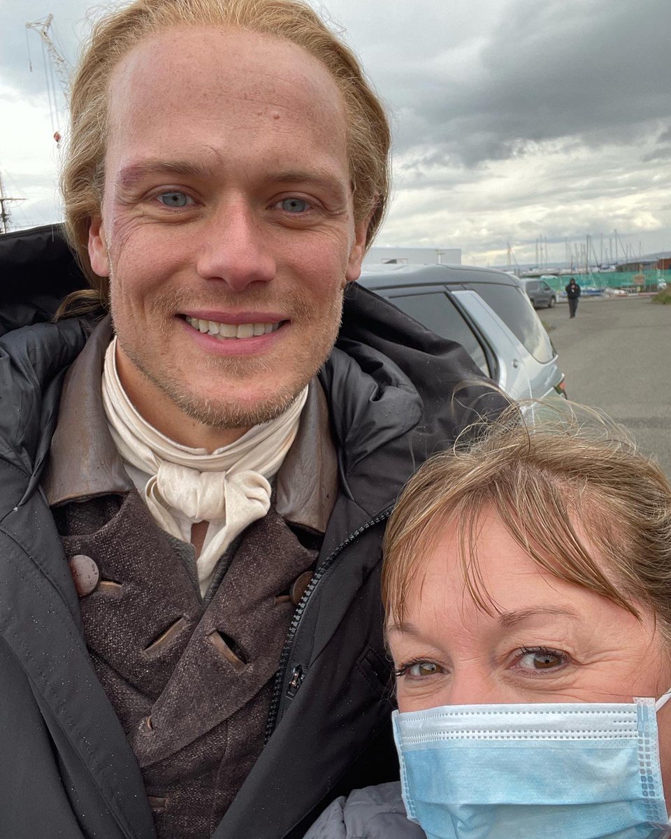 Jaypea10's tweet photo. Mr Outlander himself filming in Burntisland docks today @SamHeughan being the gentleman he is, he stopped to speak to the small crowd gathered and posed for selfies! #blairpetrie #Outlander #dianagabaldon @STARZ #howactorsshouldbehave  #welldone 👏🏻 https://t.co/woy4ZlXYCk
