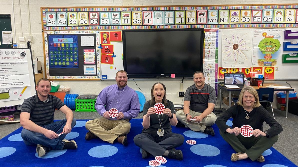 TD_Williamson's tweet photo. #TDW employees were excited to get back in the classroom last month and #volunteer with @JAOklahoma's JA in a Day program at Robertson Elementary. Kudos to our team and to our community partners for making this happen!
#TDWPipeliners #JA #TDWCares #JuniorAchievement #JAinADay https://t.co/HwQju0hn9f