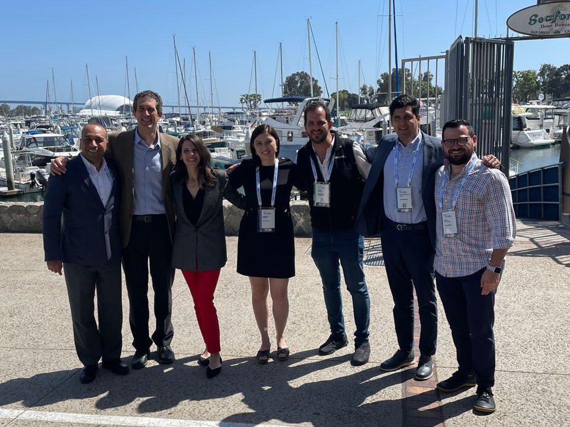 BrunoZepedaB's tweet photo. Un gusto encontrarnos en el @asugsvsummit con nuestros amigos de @collectiveacad, aliados de @Tecmilenio con quienes hemos co-creado programas increíbles para seguir impulsando a nuestros #aprendedores a desarrollar sus competencias. https://t.co/9ifXat78BS
