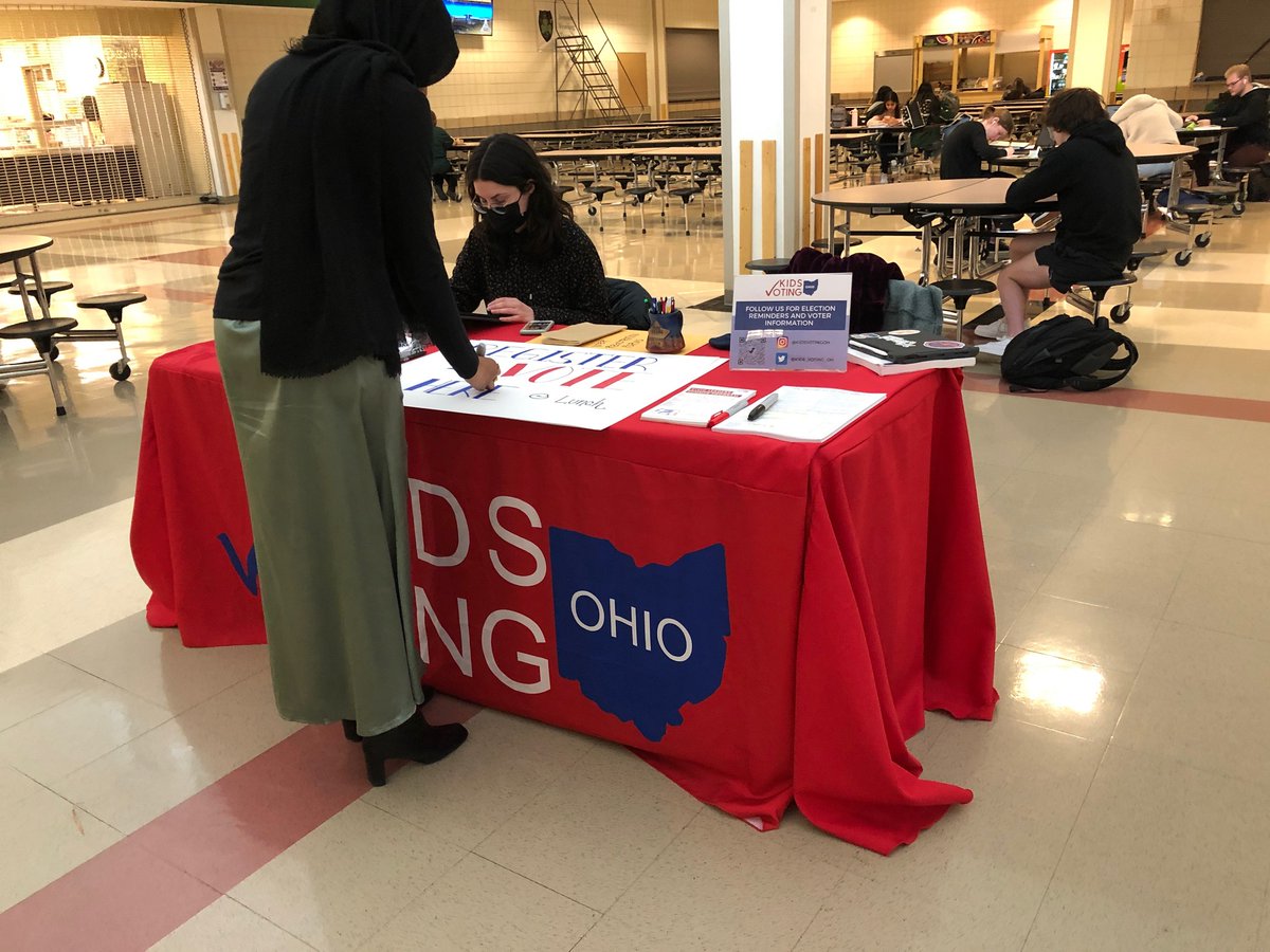 kids_voting_OH's tweet photo. Kids Voting Ohio held a voter registration drive at Dublin Jerome High school this week!  Many students registered &amp; expressed excitement to vote in the next election.
Host a voter registration drive: https://t.co/eHCmxd92ew
#kidsvotingoh #registertovote2022 #ourfuture #ourvote https://t.co/M0jFSp4oQY