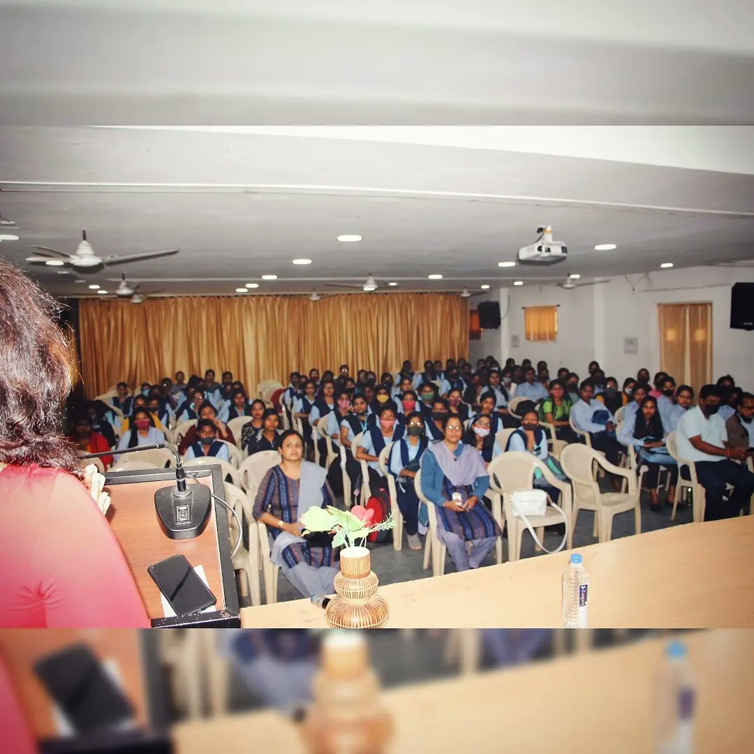 Was honoured to interact with the students of #GIFT on #womenempowerment & #legalrights #legalliteracy 

m.facebook.com/story.php?stor…
