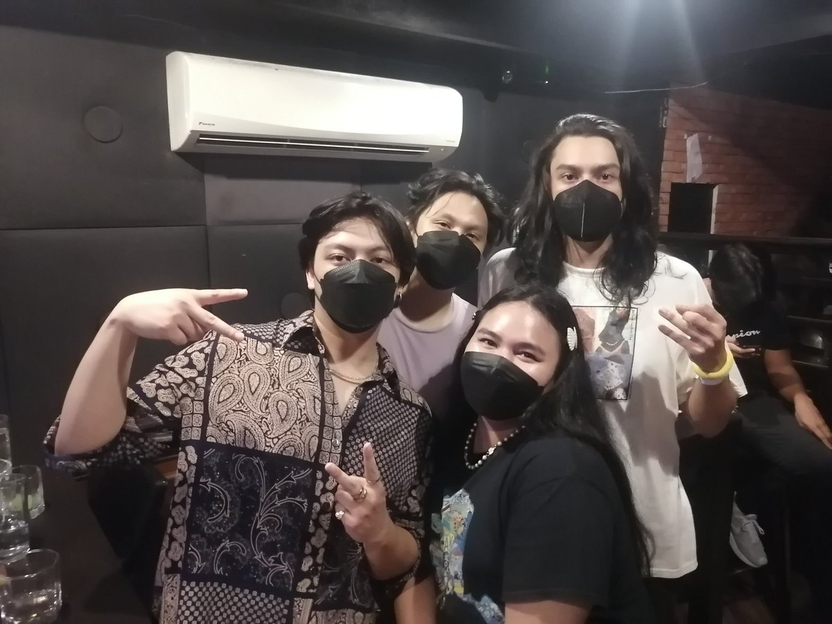 Vonnerrs's tweet photo. that was such a fun night! @Ysanygo and @itsofmercury finally!!! 😵‍💫🥰💖 https://t.co/K9diLZKaWX