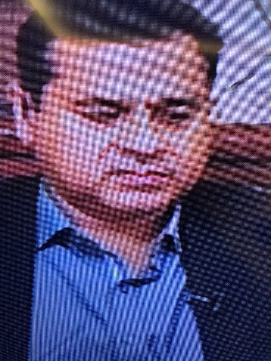 اینکر عمران ریاض خان تو ایسے اداس ہو گیا جیسے اس کے گھر کوئی یوتھیا پیدا ہوا ہے۔ شیروں سے پنگا لینے کے لیے دل بھی بڑا ہونا چاہیے۔ اب منحوس شکل بنا کر بیٹھ گئے۔
